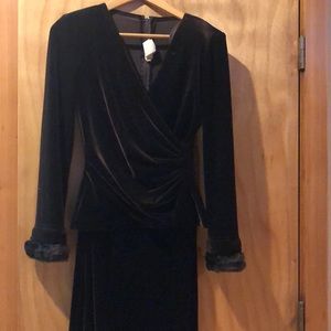 Cache brown velvet top and maxi skirt, with detachable fur cuffs.